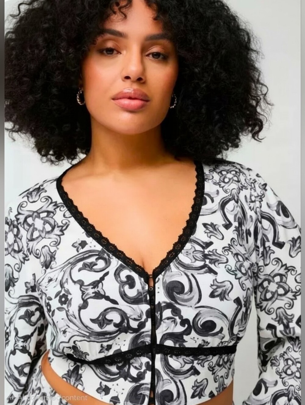 Torrid Studio Peasant Black & White Floral-Scroll Lace-Trim Crop Top Size 2X NWT